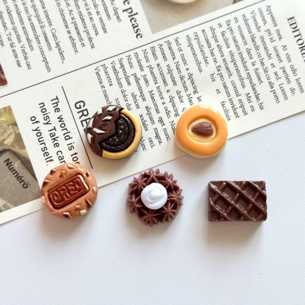 Set of 5 Cute Mini Fridge Magnets - Waffle, Oreo,‎ and Baking-Themed Decorations